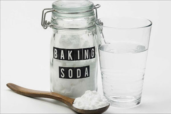 Người có làn da nhạy cảm cần chú ý khi sử dụng baking soda để trị mụn đầu đen